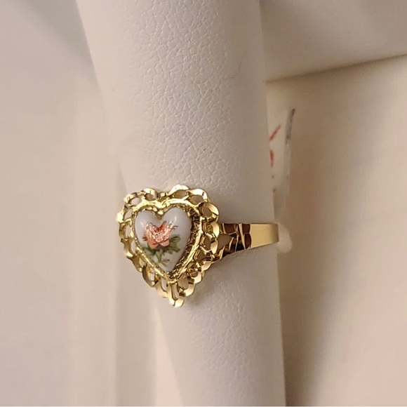 Genuine 10K Yellow Gold Enamel Heart Ring - Picture 2 of 2
